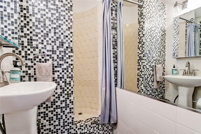 1705 Huntington Lane, Redondo Beach, California 90278, 2 Bedrooms Bedrooms, ,2 BathroomsBathrooms,Residential,Sold,Huntington,SB21166702