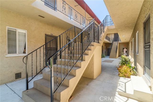 905 915 Cherry Avenue, Long Beach CA: https://media.crmls.org/medias/90bd1f56-3564-4993-8fd6-6b0c41592a9a.jpg