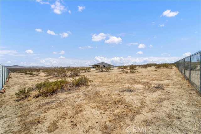 10715 Wilson Drive, California City CA: https://media.crmls.org/medias/90bd97b6-041a-4d38-9471-fd4532dd5e30.jpg