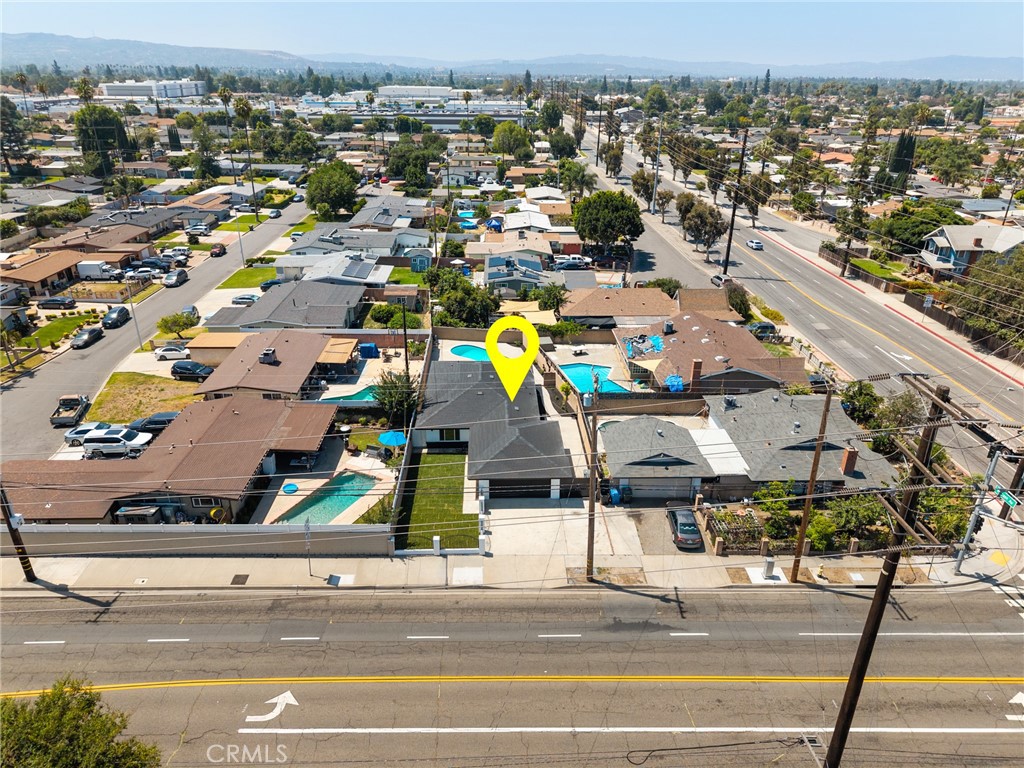 https://media.crmls.org/medias/90be1e2a-f5d0-4d7a-b42e-3ff222852e49.jpg?preset=X-Large