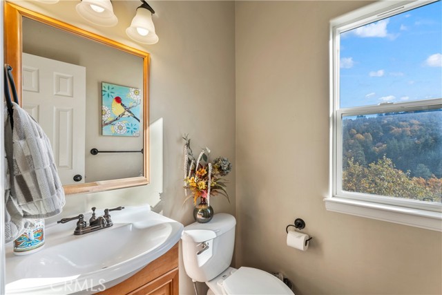 Detail Gallery Image 6 of 40 For 949 Trinity Dr, Lake Arrowhead,  CA 92352 - 3 Beds | 2/1 Baths