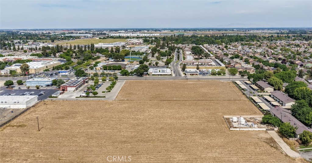 https://media.crmls.org/medias/90bec7b3-b0b3-4007-93b4-40c43fcc6559.jpg?preset=X-Large