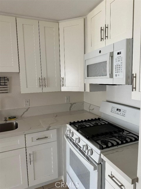 10475 Newhome Avenue, Sunland CA: https://media.crmls.org/medias/90c0d72b-125d-4494-860b-aad9b97e774d.jpg