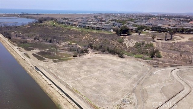 16685 S Pacific Avenue, Sunset Beach CA: https://media.crmls.org/medias/90c2c2ca-94b6-4eb6-b135-d36ee9c223b0.jpg