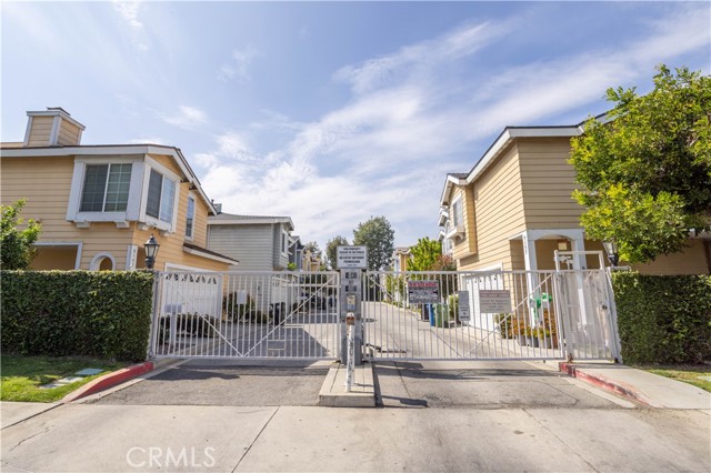 Detail Gallery Image 4 of 34 For 9155 Noble, North Hills,  CA 91343 - 4 Beds | 3 Baths