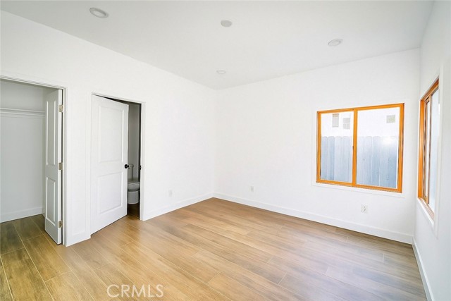 Detail Gallery Image 11 of 15 For 1350 E 8th, Long Beach,  CA 90813 - 5 Beds | 3 Baths