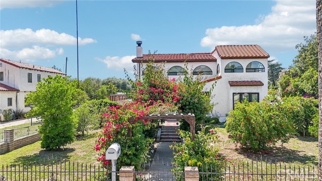 3098 N Arrowhead Avenue, San Bernardino CA: https://media.crmls.org/medias/90c3398e-c0e5-480b-a3f8-ece92b1f207e.jpg