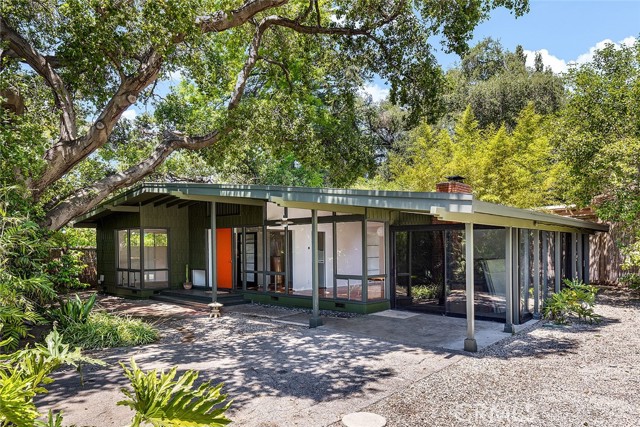 Detail Gallery Image 1 of 20 For 1947 Holliston Ave, Altadena,  CA 91001 - 2 Beds | 1 Baths