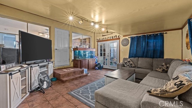 Detail Gallery Image 3 of 22 For 8110 Millergrove Dr, Whittier,  CA 90606 - 3 Beds | 1 Baths