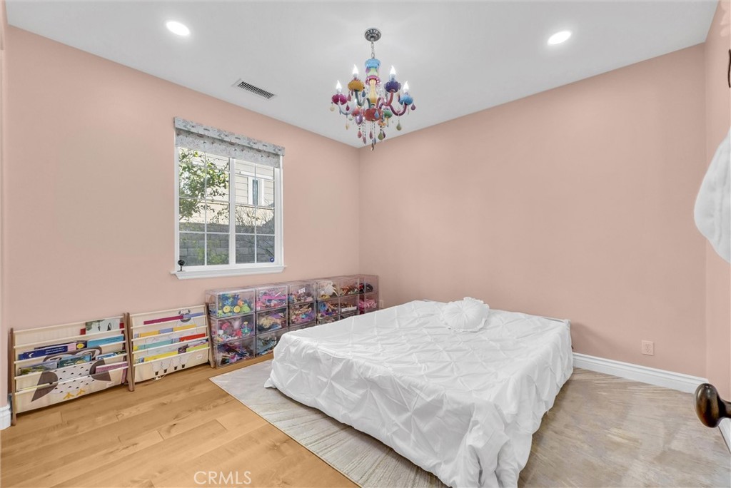 MLS #OC25275903 image #19