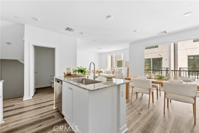 Detail Gallery Image 12 of 25 For 9429 N Sepulveda Blvd. #3,  North Hills,  CA 91343 - 2 Beds | 2/1 Baths