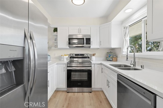 Detail Gallery Image 6 of 29 For 23005 Nadine Cir #B,  Torrance,  CA 90505 - 2 Beds | 1/1 Baths