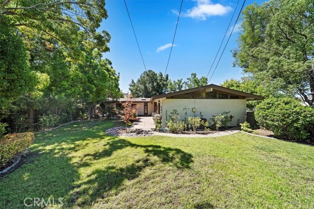 901 E Walnut Avenue, Glendora CA: https://media.crmls.org/medias/90c6405c-91ff-4a7e-b0f5-f3935ec237f5.jpg