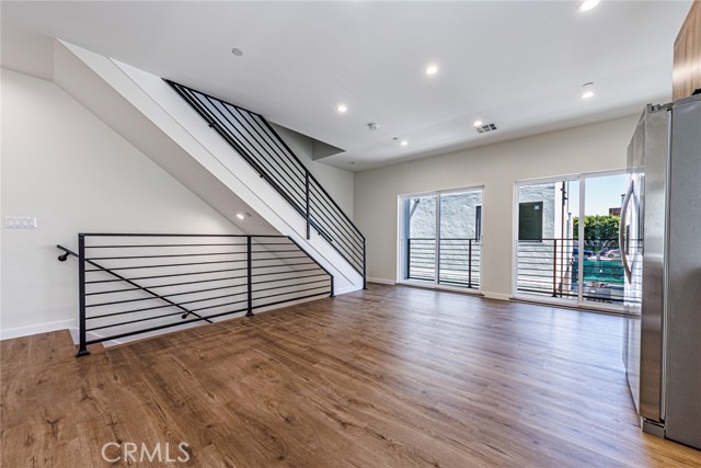 Detail Gallery Image 11 of 27 For 1859 Crenshaw Bld #1/2,  Los Angeles,  CA 90019 - 4 Beds | 3 Baths