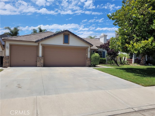Detail Gallery Image 6 of 6 For 18935 Applewood Way, Lake Elsinore,  CA 92530 - 4 Beds | 2 Baths
