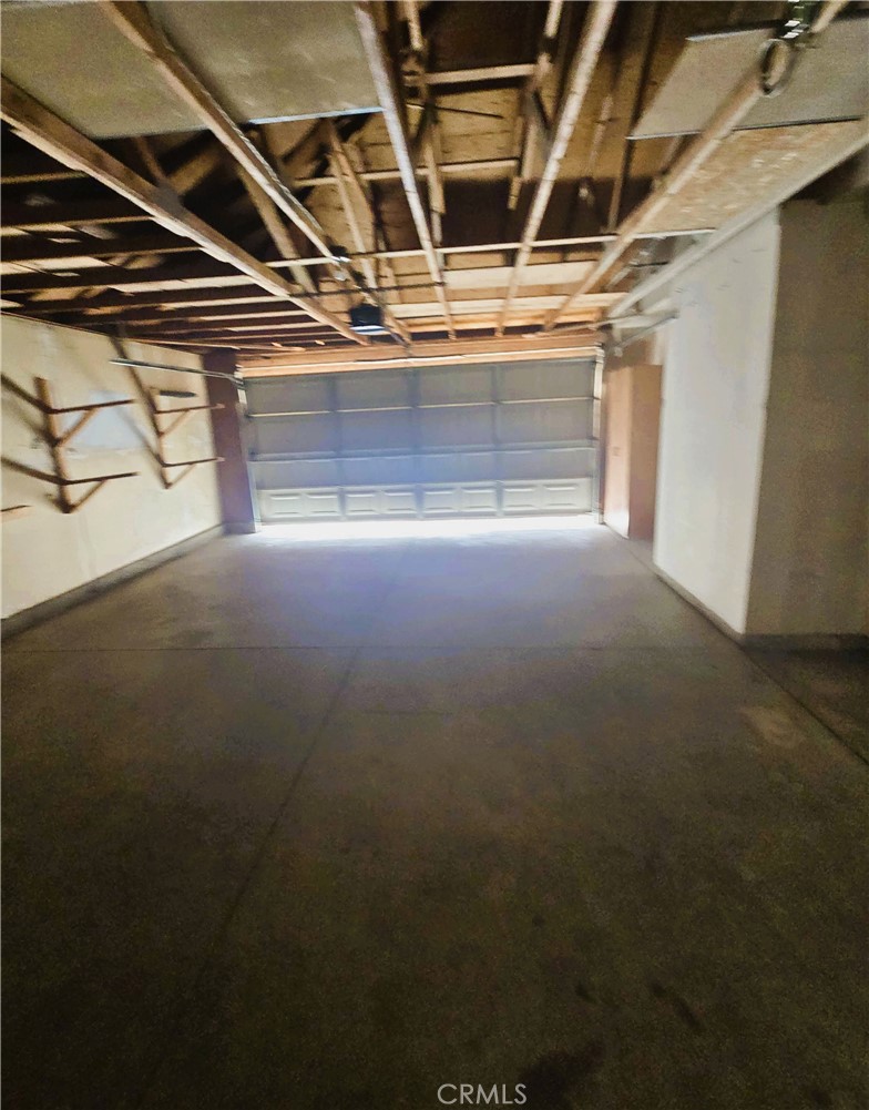 https://media.crmls.org/medias/90c7b735-c26c-4d08-8525-1a03726e381d.jpg?preset=X-Large