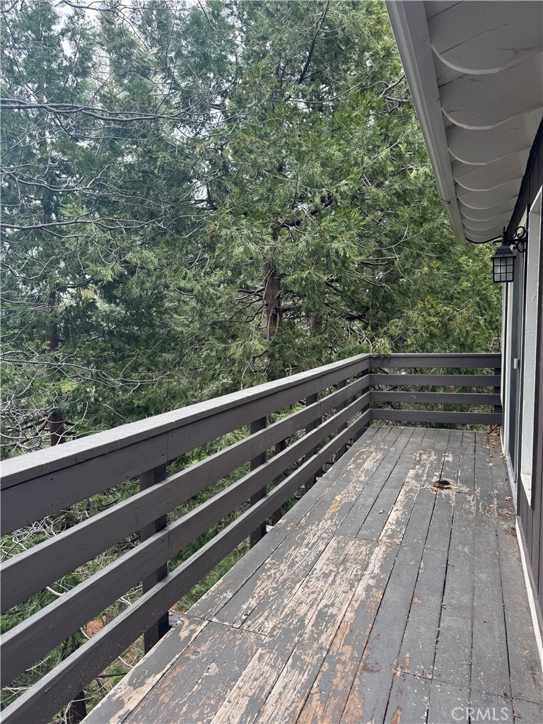 https://media.crmls.org/medias/90c8855a-790e-4e64-9c4f-d0d5263d1c43.jpg?preset=X-Large