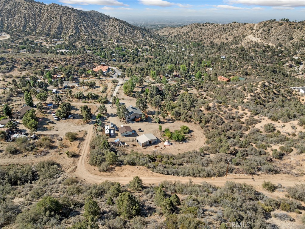 https://media.crmls.org/medias/90c9806f-13e2-441c-b6a6-f82a3ebc0183.jpg?preset=X-Large