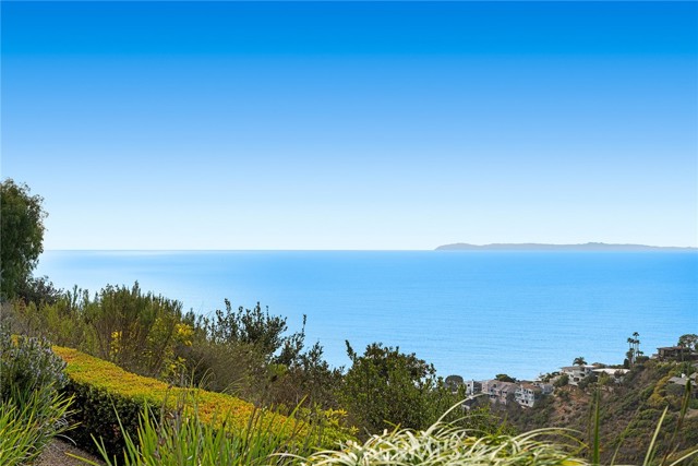 755 Pelican Drive, Laguna Beach CA: https://media.crmls.org/medias/90c9aa9b-0335-4793-bfac-8b01e03001b7.jpg