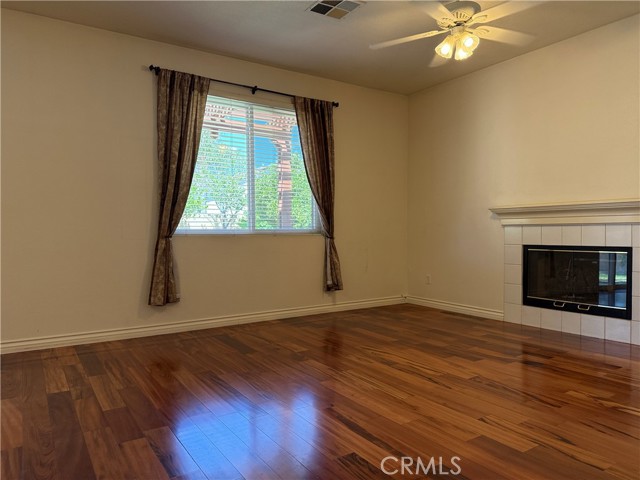 6425 Marigold Street, Eastvale CA: https://media.crmls.org/medias/90cb2b44-cf99-46a7-bc3e-3994a9dd3558.jpg