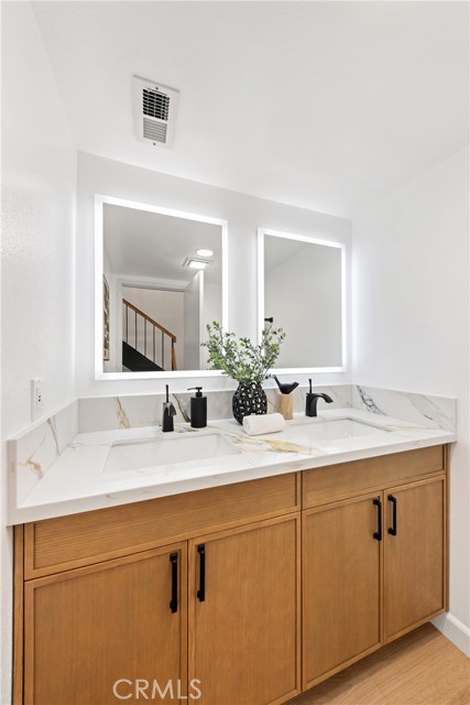 Image 21 of 56 For 19841 Lombardy Lane