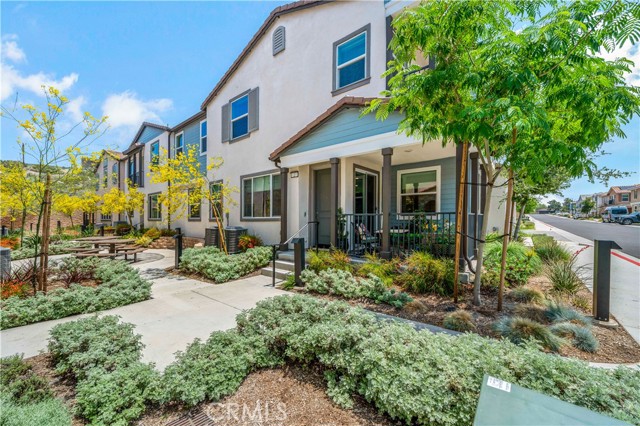15210 Horizon Street, Fontana CA: https://media.crmls.org/medias/90cc7cd8-39f7-4db9-90da-612dc6b1115e.jpg