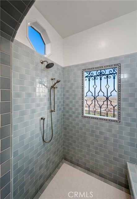1305 E Balboa Boulevard, Newport Beach CA: https://media.crmls.org/medias/90ccdb52-1f47-4043-80ea-8c9e2d119a63.jpg