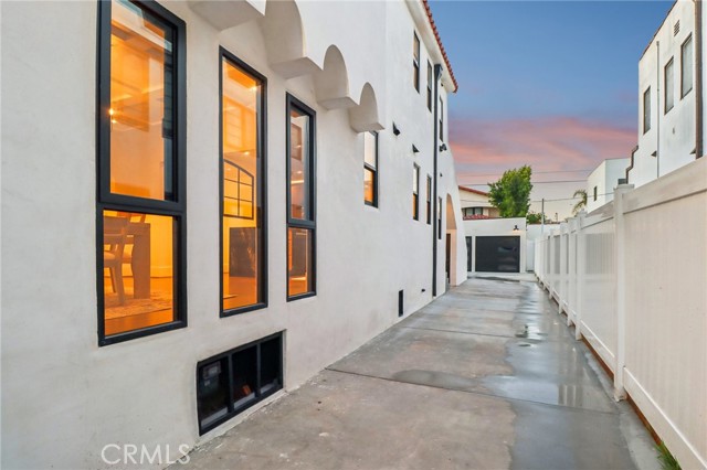 6373 W 6TH Street, Los Angeles CA: https://media.crmls.org/medias/90cd9871-fc83-4fd2-b269-b2719d831e5f.jpg