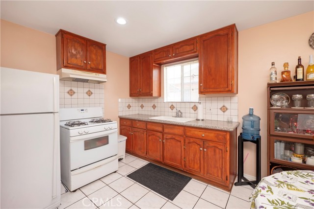 1203 E 33rd Street, Los Angeles CA: https://media.crmls.org/medias/90cdb384-3c03-4a33-8866-b5b16e90c8c6.jpg