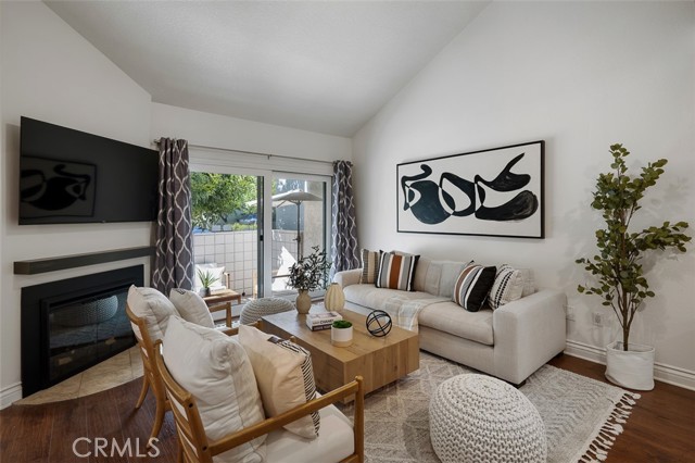 582 W Huntington Drive, Arcadia CA: https://media.crmls.org/medias/90ce0a24-3130-4a4f-bbb0-89402b22db41.jpg