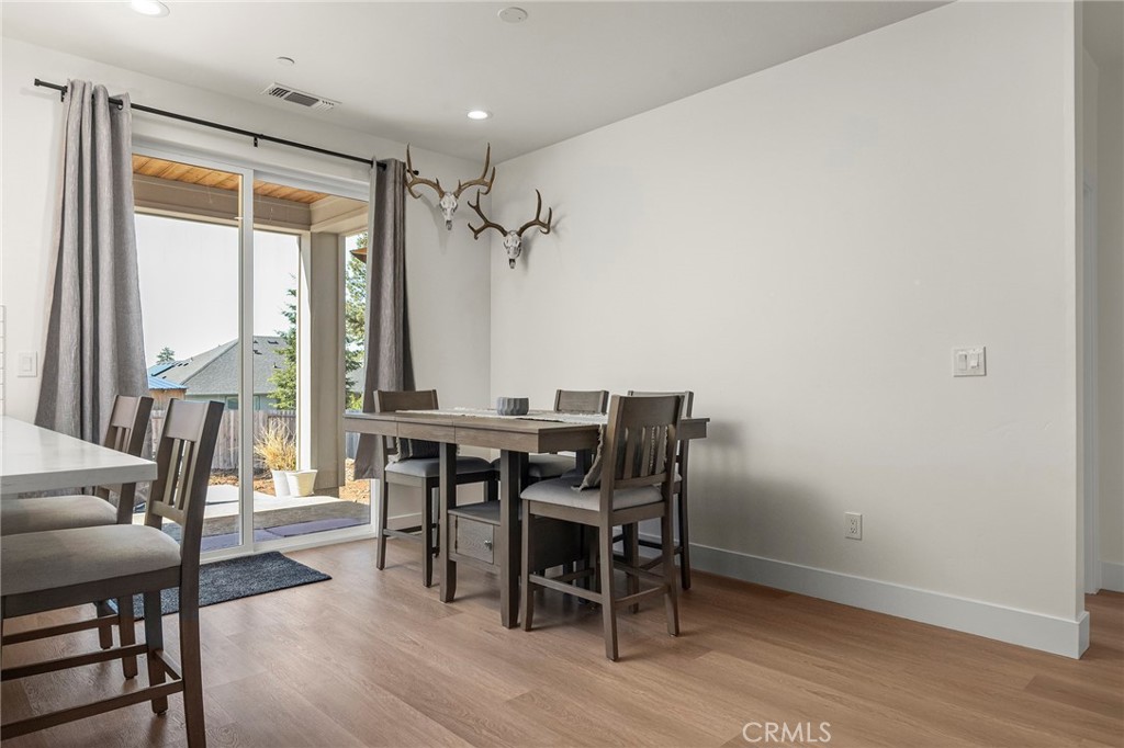 https://media.crmls.org/medias/90cea02f-7ca8-43dc-98a3-5805bca54593.jpg?preset=X-Large