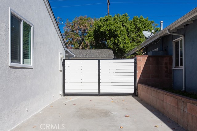 417 W Leeside, Glendora CA: https://media.crmls.org/medias/90ceec62-f5ab-49cb-963c-d74ec3267915.jpg