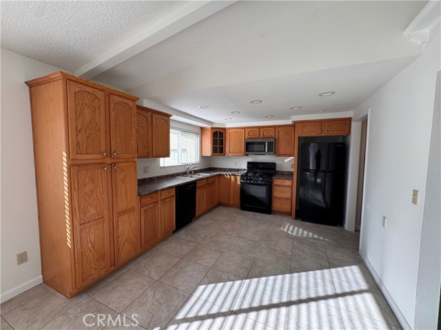 27474 Travertine, Barstow CA: https://media.crmls.org/medias/90cf919c-b14a-423d-a83d-4a6942d0f4e2.jpg