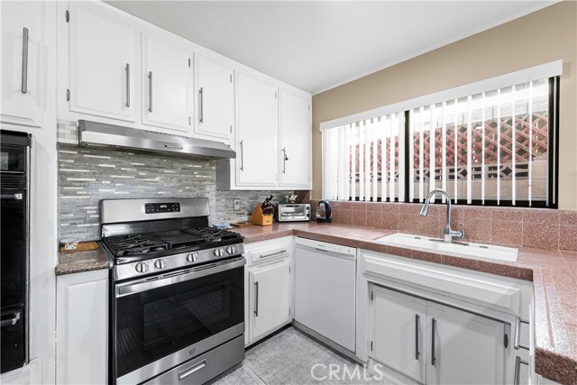 Detail Gallery Image 16 of 34 For 45228 Lorimer, Lancaster,  CA 93534 - 4 Beds | 2 Baths