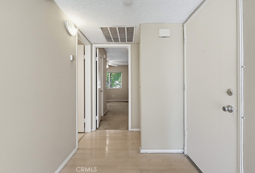 https://media.crmls.org/medias/90d03408-529e-4f87-b5ff-9bc581da9896.jpg?preset=X-Large