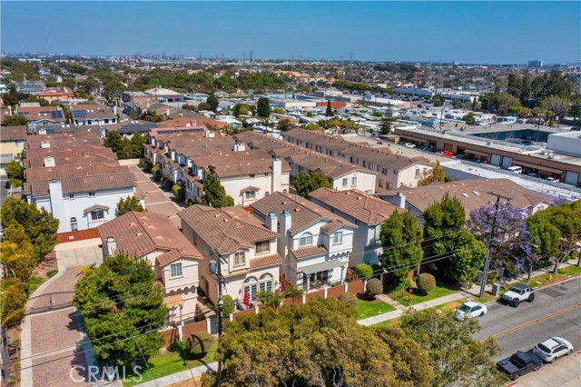 700 Meyer Ln #3, Redondo Beach
            Gated Entry