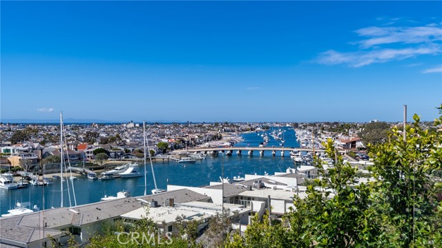 Detail Gallery Image 32 of 70 For 1409 Dolphin Terrace, Corona Del Mar,  CA 92625 - 5 Beds | 5/2 Baths