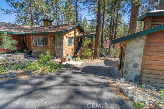 996 Eagle Road, Wrightwood CA: https://media.crmls.org/medias/90d1bfb1-0ddd-4771-aa93-054b38827e03.jpg