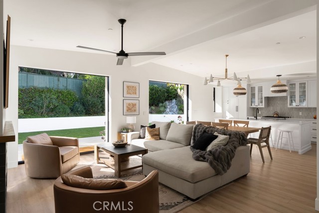 Detail Gallery Image 8 of 22 For 122 W Avenida De Los Lobos Marinos, San Clemente,  CA 92672 - 5 Beds | 4 Baths