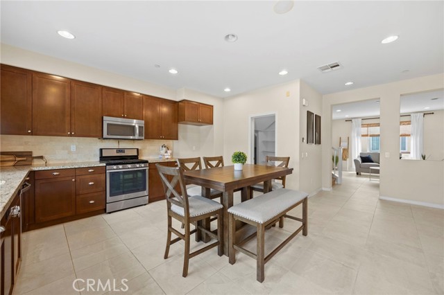 17539 Riverstone Court, Fountain Valley CA: https://media.crmls.org/medias/90d1e5bb-162f-41aa-b7c3-14aea70127b1.jpg
