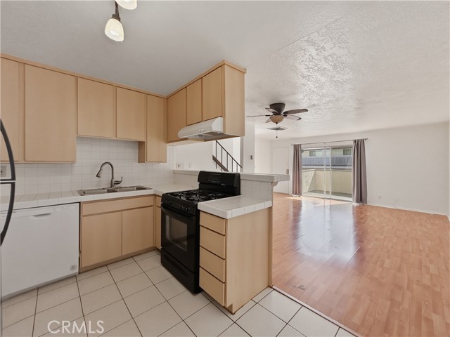 Detail Gallery Image 7 of 38 For 7033 Stewart and Gray, Downey,  CA 90241 - 2 Beds | 2 Baths