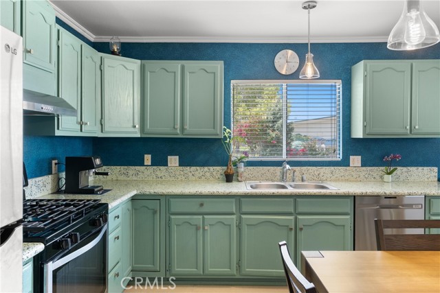 Detail Gallery Image 7 of 21 For 4454 W 169th St, Lawndale,  CA 90260 - 3 Beds | 2 Baths