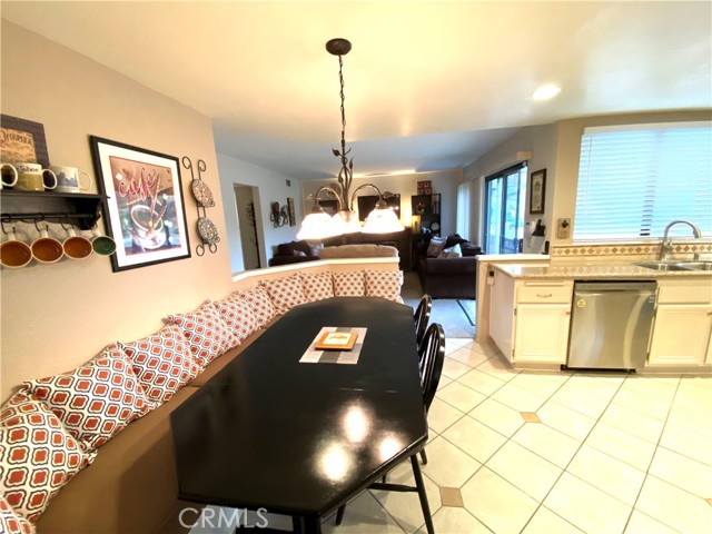 Kitchen Dining Area