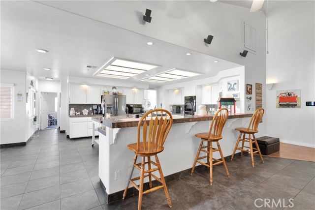 Detail Gallery Image 15 of 62 For 12546 Autumn Leaves Ave, Victorville,  CA 92395 - 5 Beds | 3/1 Baths