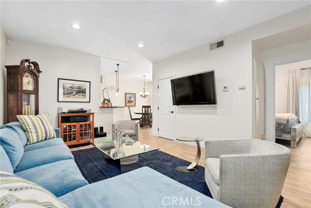 Detail Gallery Image 8 of 33 For 655 via Colinas, Thousand Oaks,  CA 91362 - 2 Beds | 2 Baths
