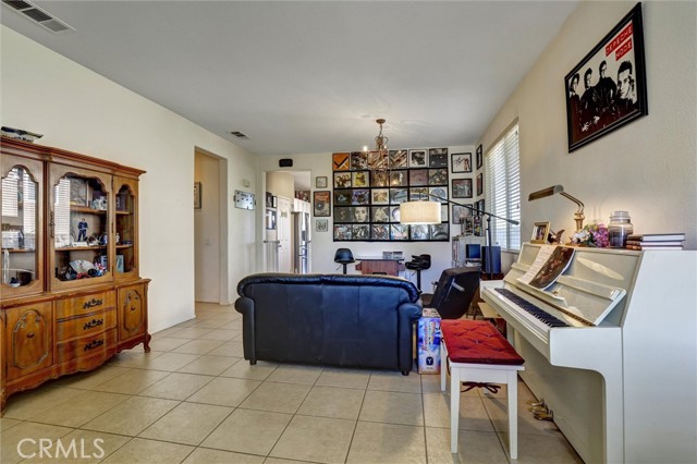 27727 Hollyoak Way, Menifee CA: https://media.crmls.org/medias/90d7190a-a6f0-4283-9b6c-330e8a839cb4.jpg