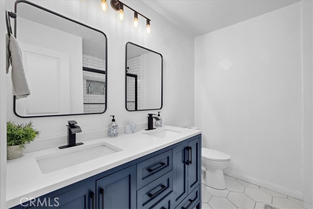 1001 W Macarthur Boulevard, Santa Ana CA: https://media.crmls.org/medias/90d79008-c077-4db7-a531-3a27ec832d4f.jpg