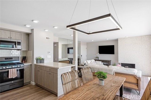 2208 The Strand, Manhattan Beach CA: https://media.crmls.org/medias/90d79251-4b95-4df6-bf74-efe0138edd63.jpg