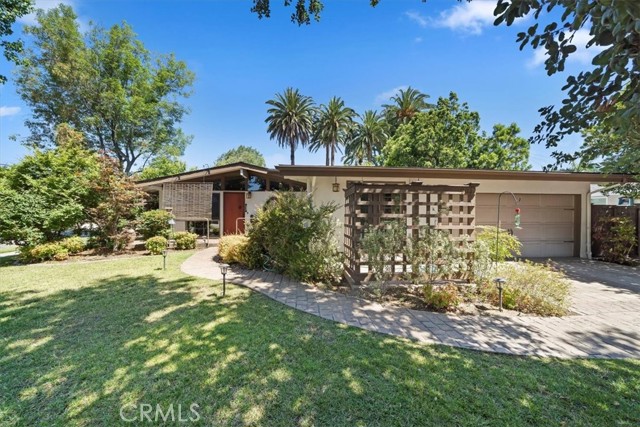 901 E Walnut Avenue, Glendora CA: https://media.crmls.org/medias/90d79254-c8f0-4fd6-b3ec-60dcdb3b0501.jpg