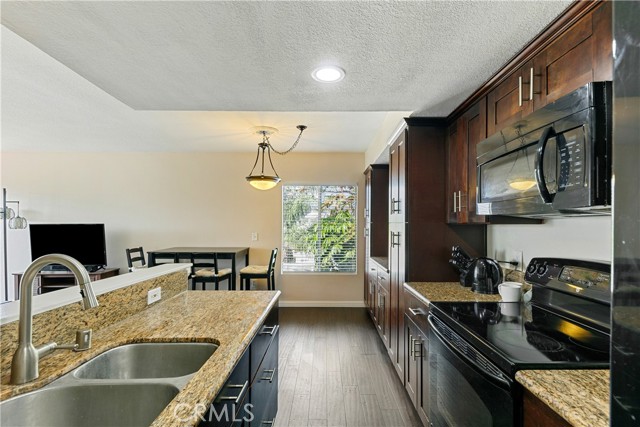 Detail Gallery Image 4 of 53 For 1517 E Garfield #53,  Glendale,  CA 91205 - 2 Beds | 2 Baths